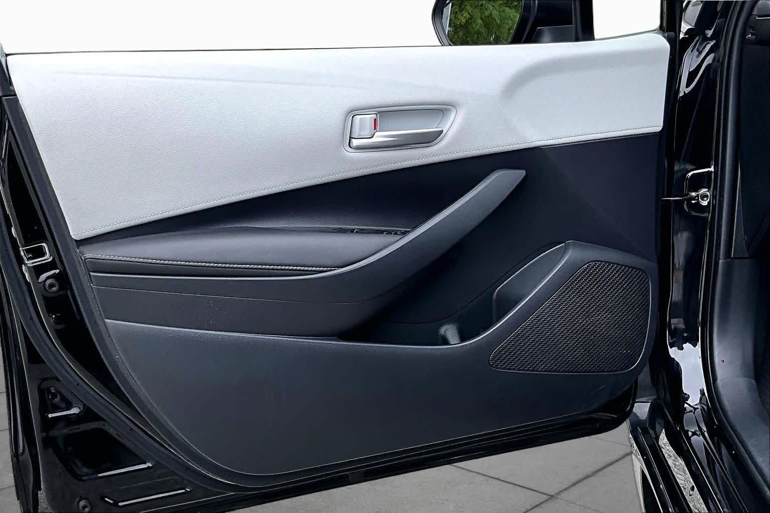 Used 2019 Midnight Black Metallic Toyota SE image 21