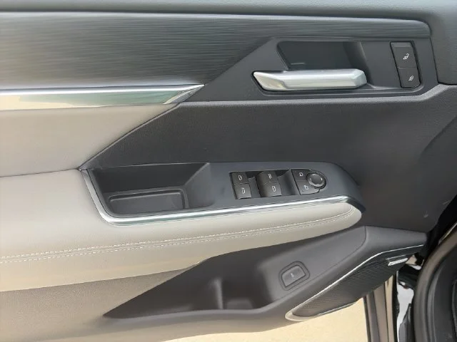 New 2027 Black GMC Elevation image 17