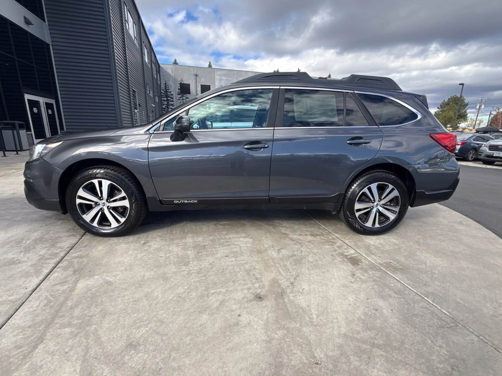 Used 2018 Gray Metallic Subaru 2.5i image 8
