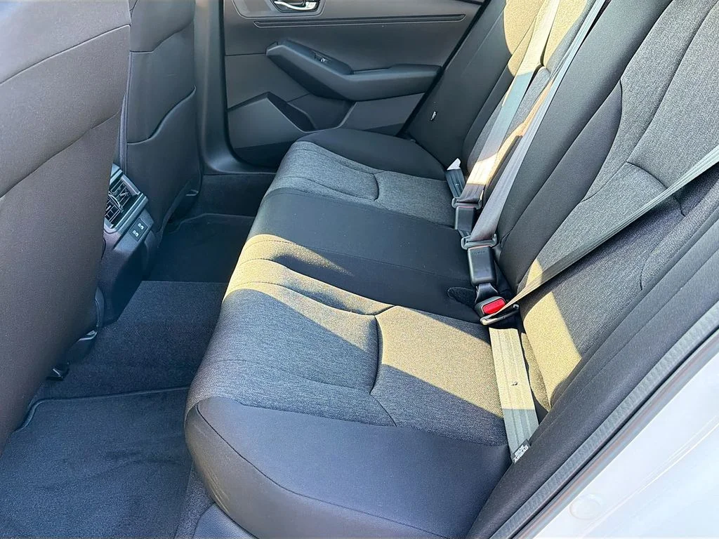 New 2026 Platinum White Pearl Honda LX image 18