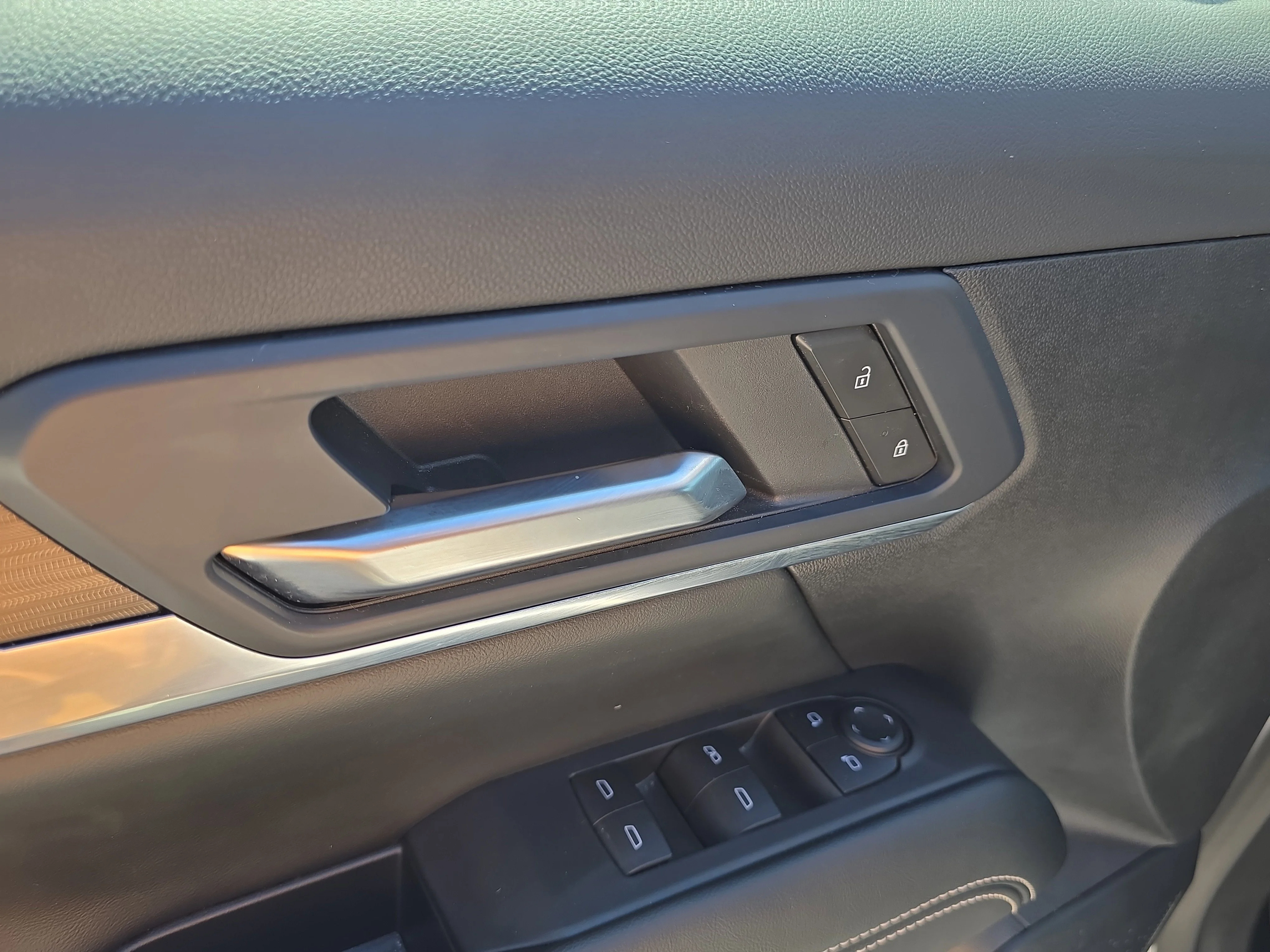 Used 2025 Summit White GMC AWD Elevation image 16