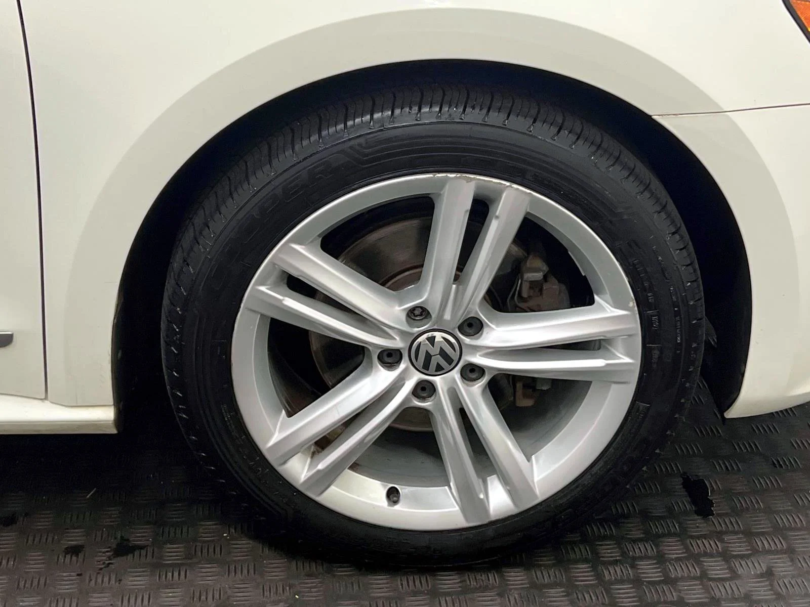 Used 2015 Candy White Volkswagen 1.8T SE image 11