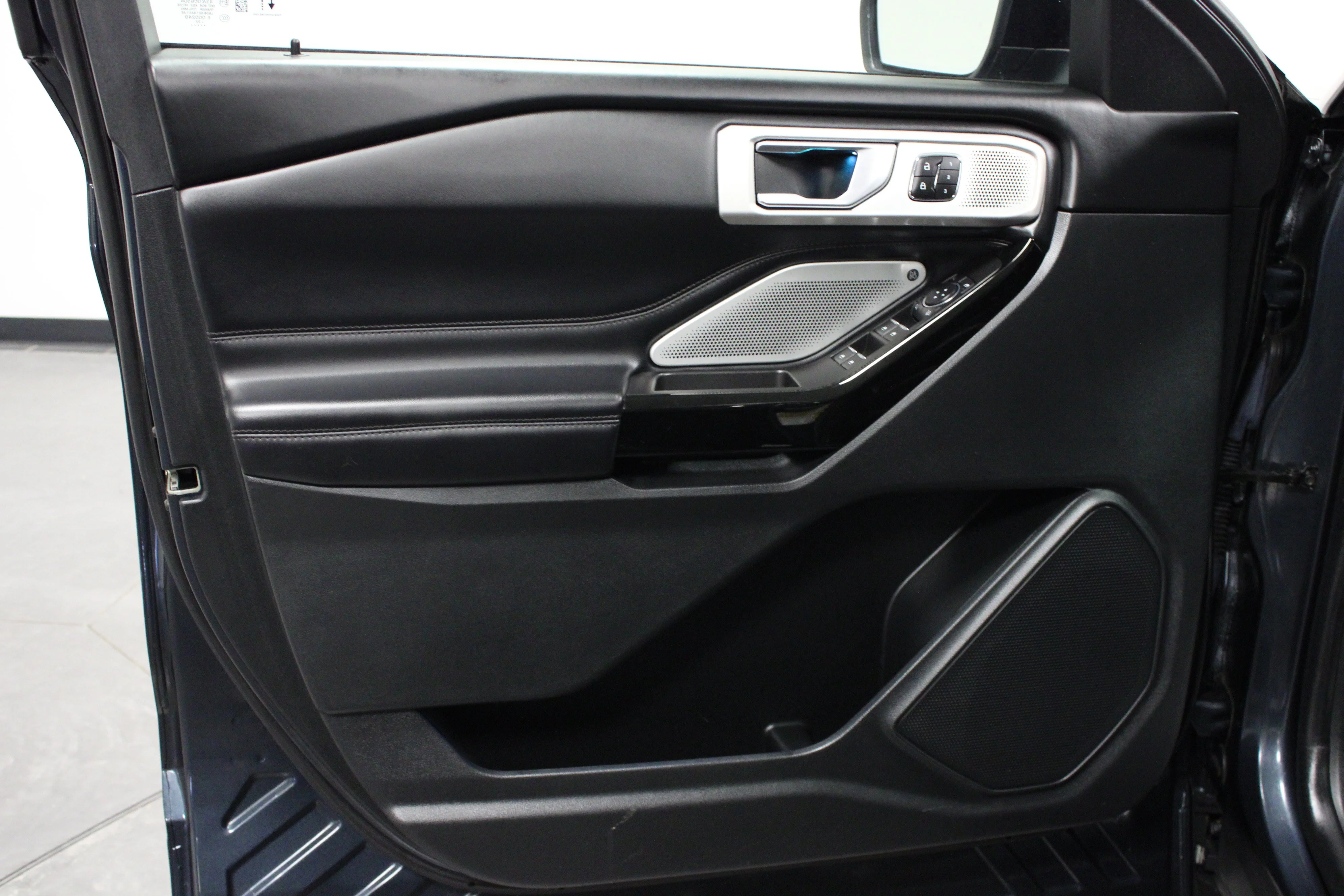 Used 2022 Blue Metallic Ford Platinum image 11