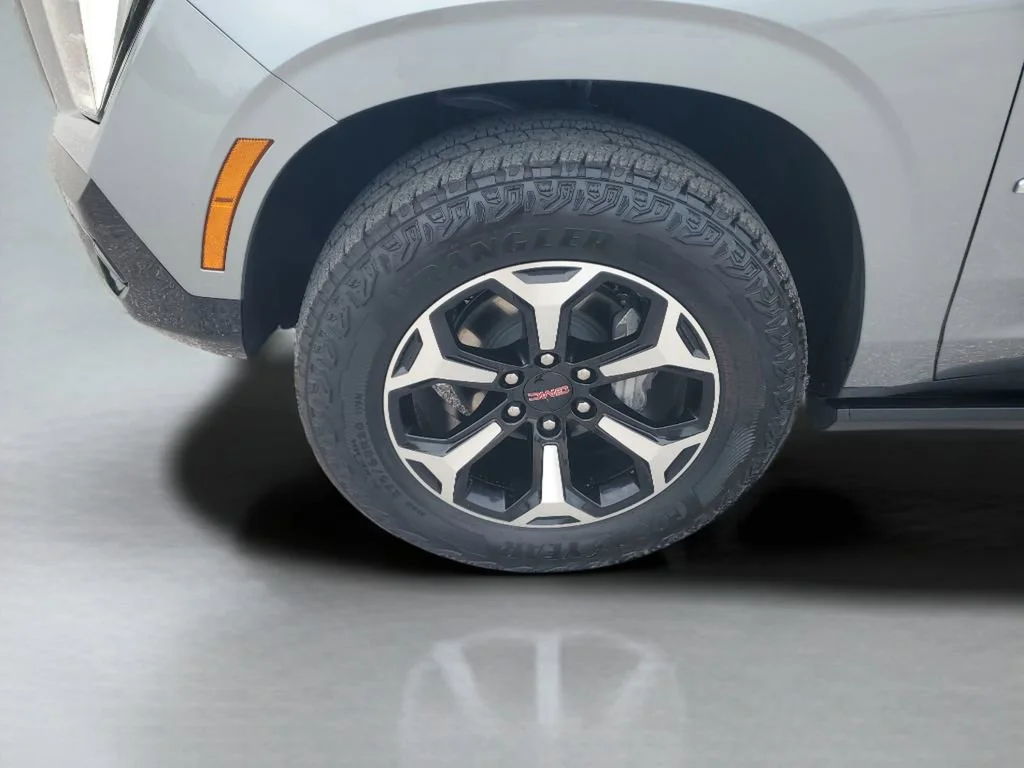 Used 2025 Sterling Metallic GMC AT4 image 26