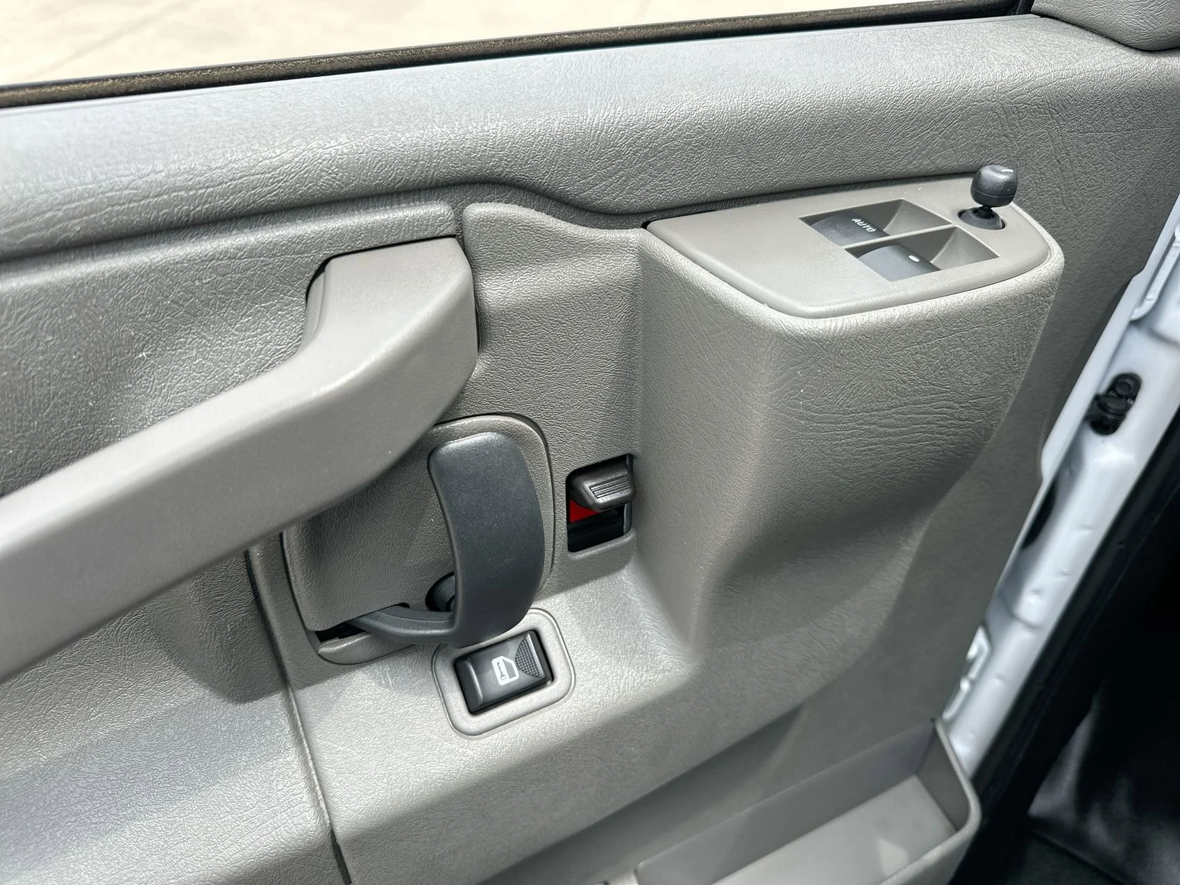 Used 2024 Summit White Chevrolet Work Van image 12