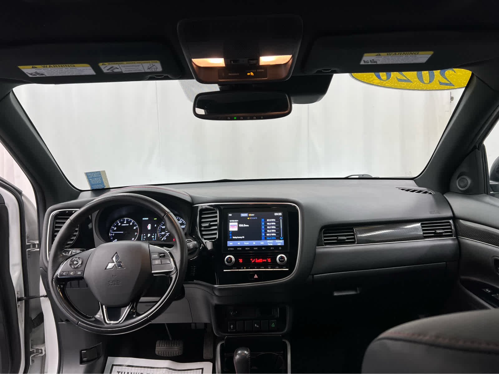 Used 2020 Pearl White Mitsubishi LE image 25