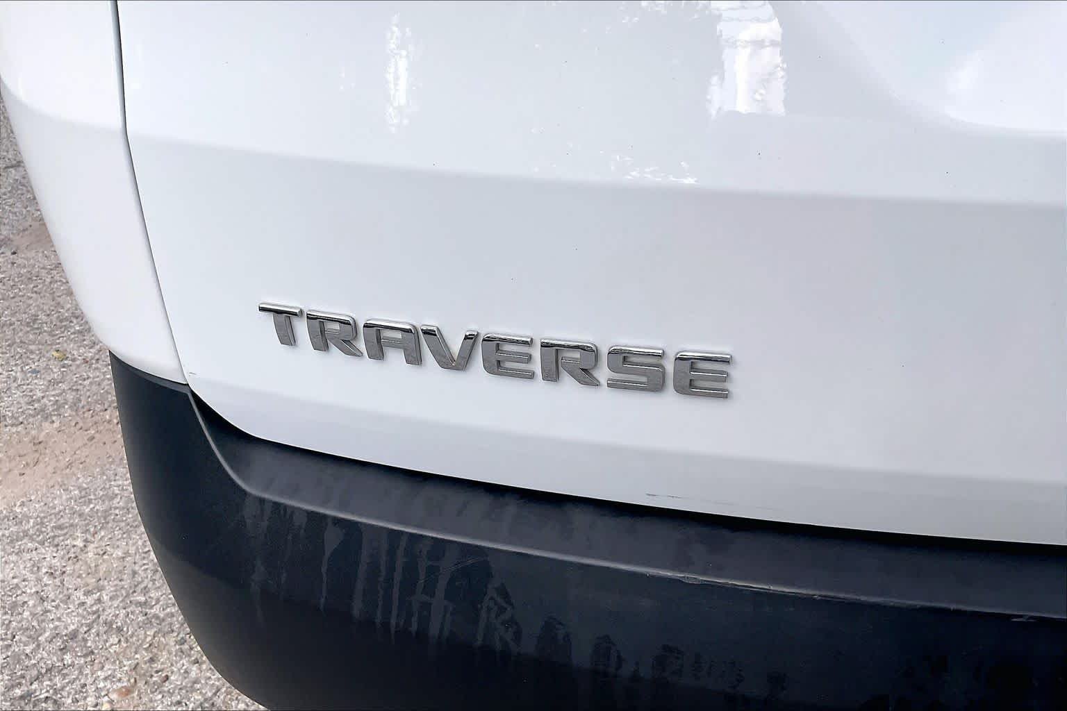 Used 2018 Summit White Chevrolet LT Cloth image 10