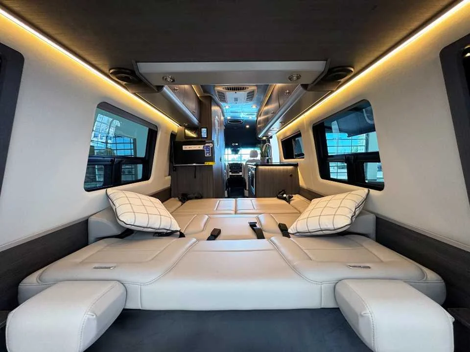 New 2025 Tenorite Gray Metallic AIRSTREAM  image 53
