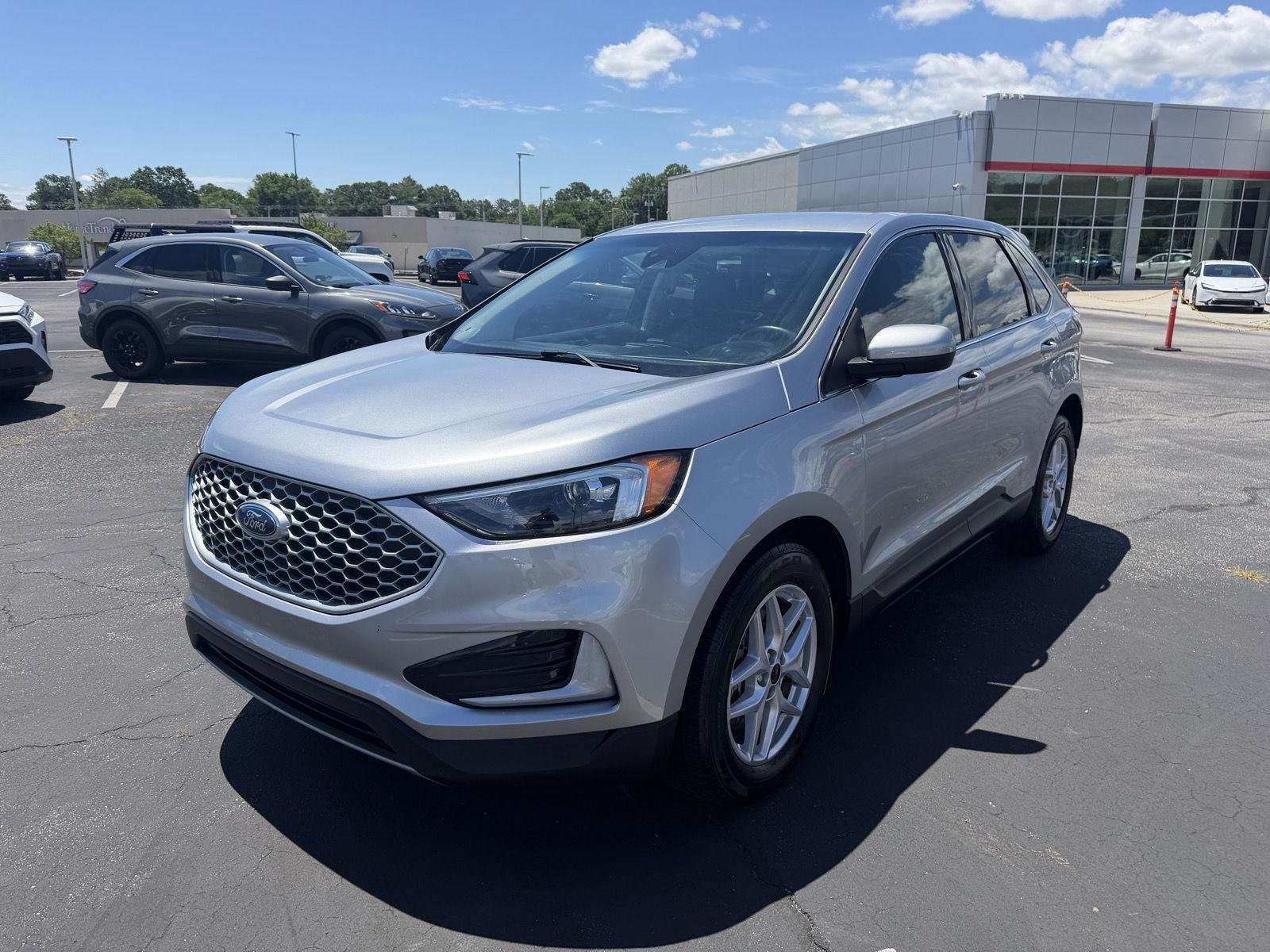 Used 2024 Iconic Silver Ford SEL image 3