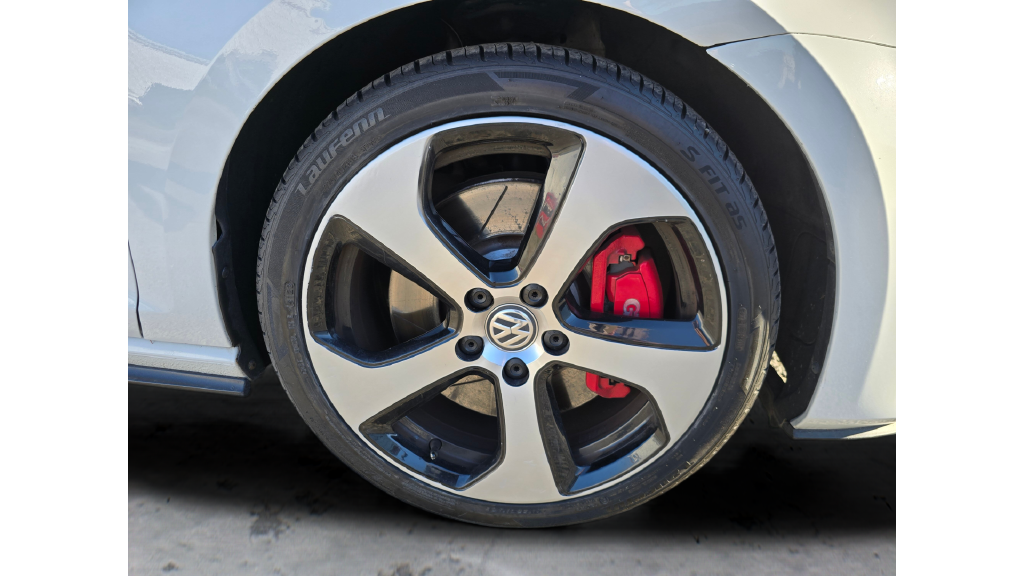 Used 2017  Volkswagen Sport image 63