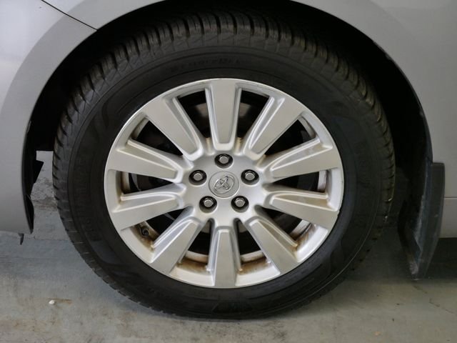 Certified Used 2017 Silver Sky Metallic Toyota XLE image 4