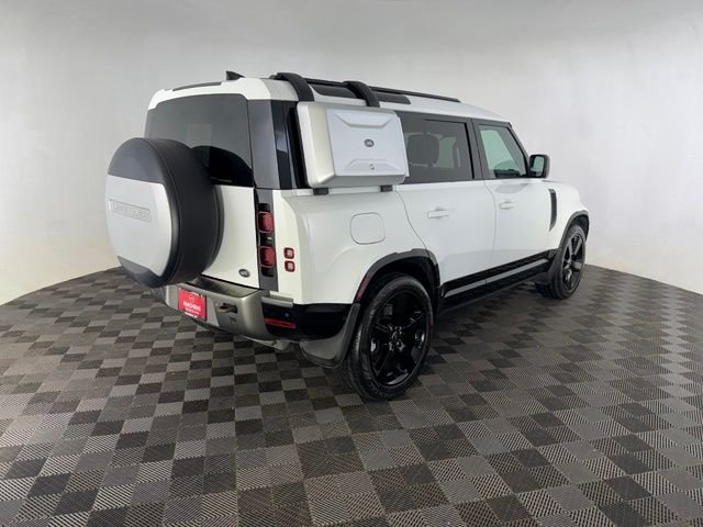 Used 2022 White Land Rover X-Dynamic HSE image 5