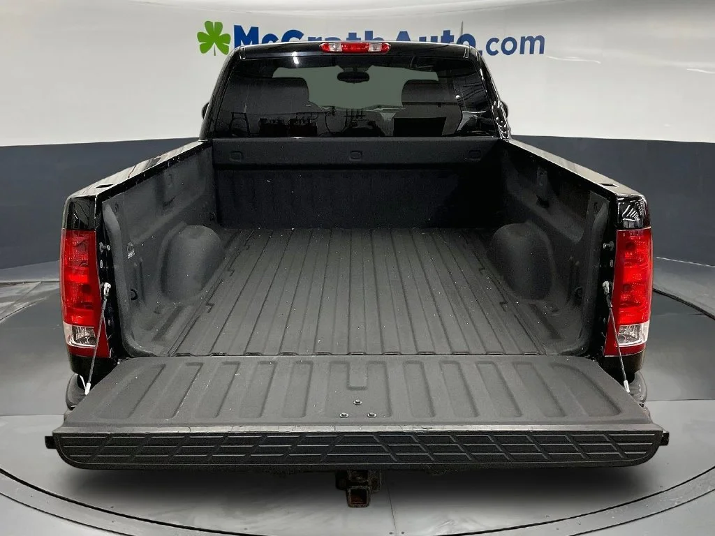 Used 2013 Black GMC SLE image 22