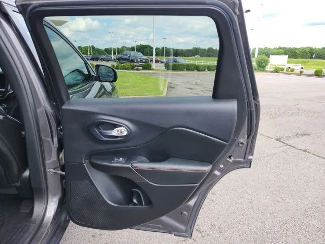 Used 2019 Crystal Metallic Jeep Trailhawk image 51