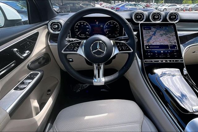 Used 2026 White Mercedes-Benz GLC 300 image 4