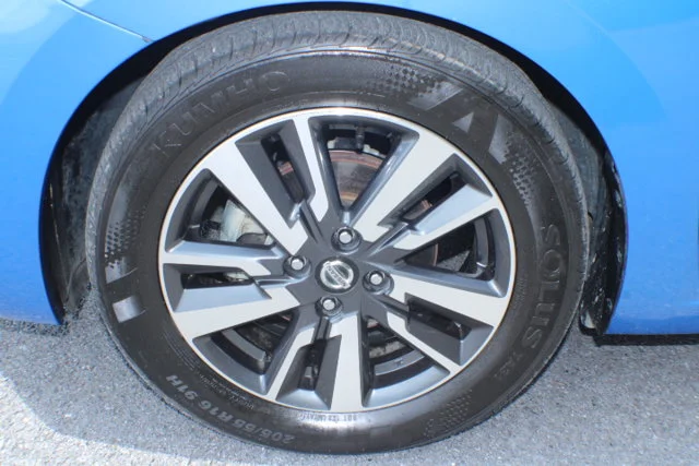 Used 2021 Electric Blue Metallic Nissan SV image 5