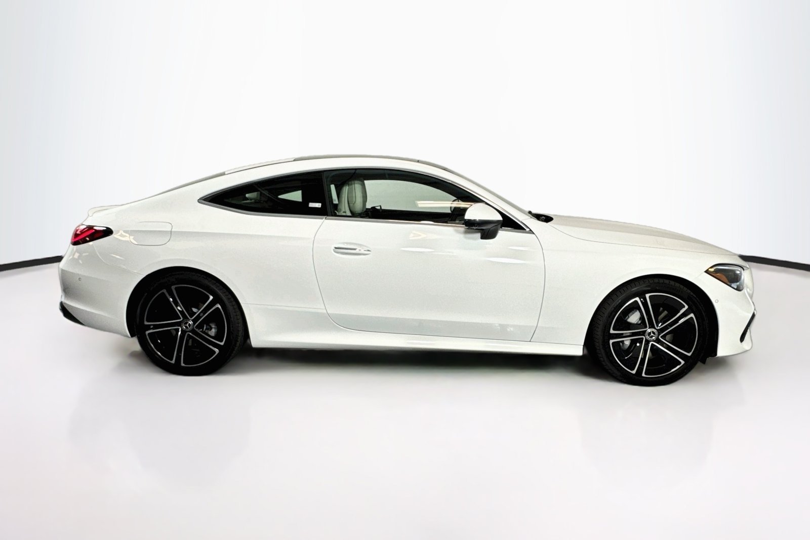 New 2027 Polar White Mercedes-Benz CLE 300 image 4