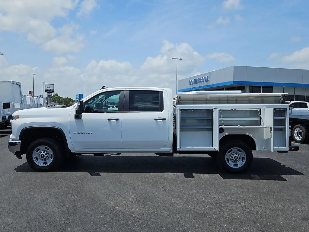 New 2026 Summit White Chevrolet WT image 4