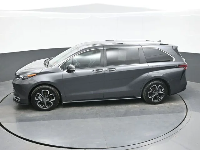 2025 Toyota Sienna Platinum - Photo 12