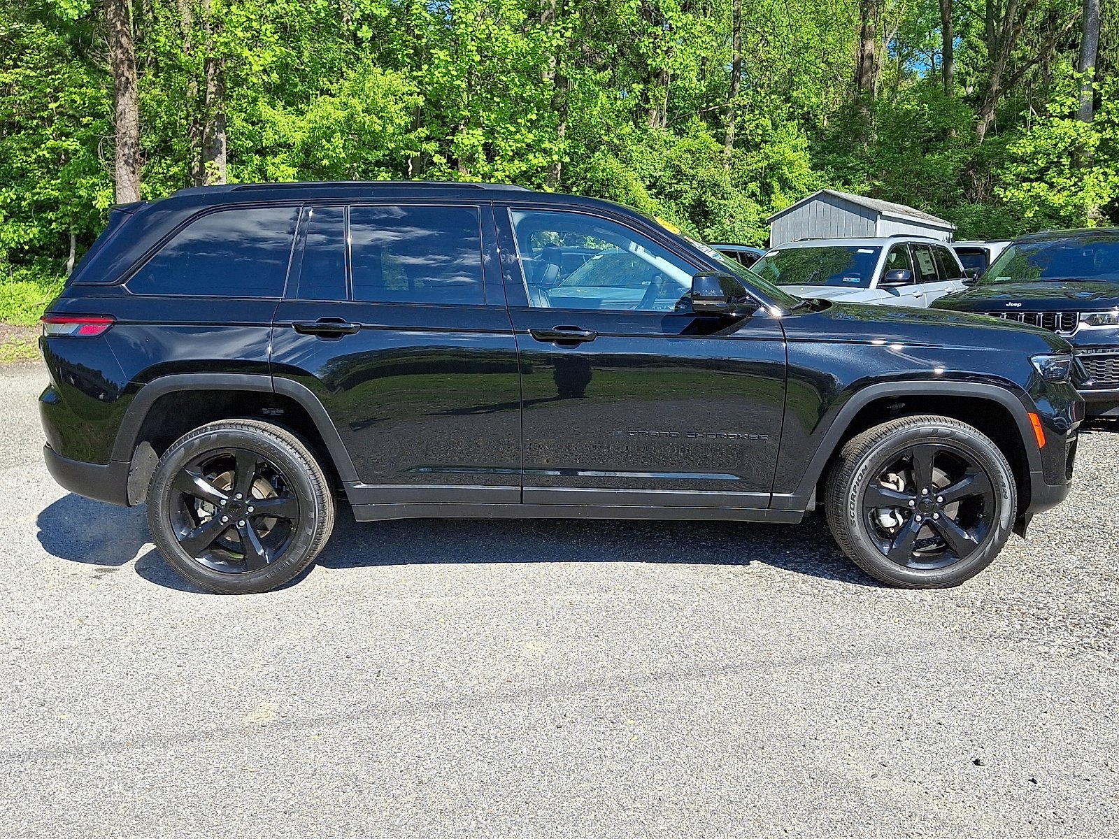 Certified Used 2023 Diamond Black Crystal Pearlcoat Jeep Limited image 7