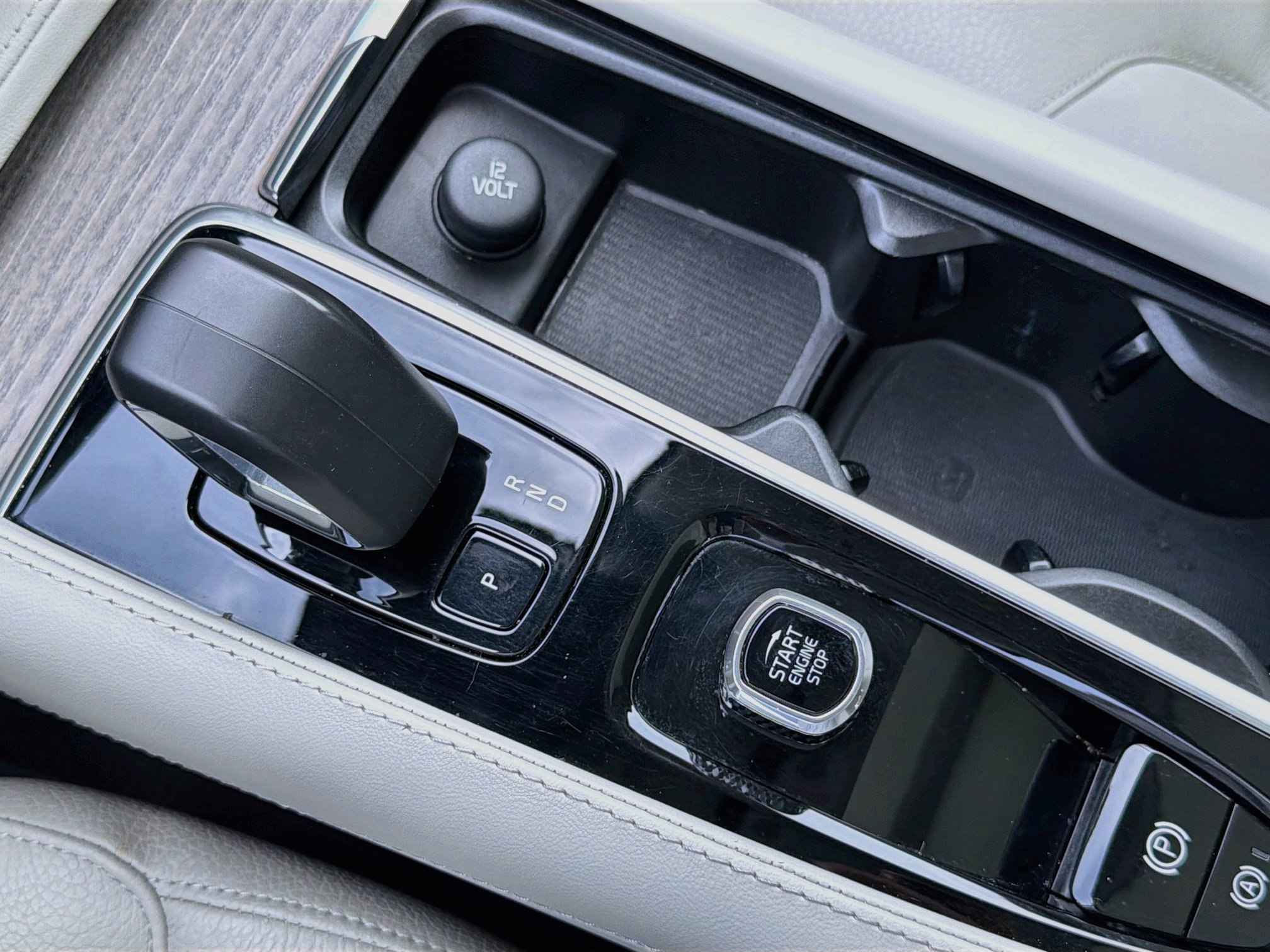 Used 2023 Thunder Gray Metallic Volvo Plus image 30