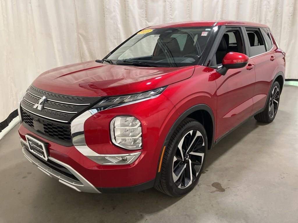 Used 2023  Mitsubishi SE image 22