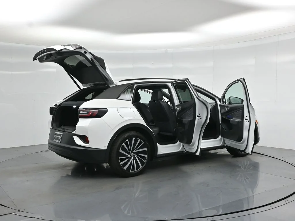 Used 2024 White Volkswagen S image 5