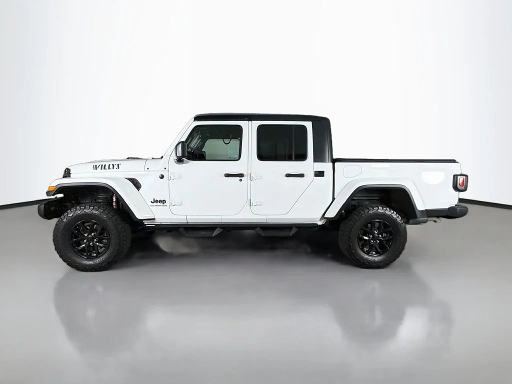 Used 2021 White Jeep Willys image 4