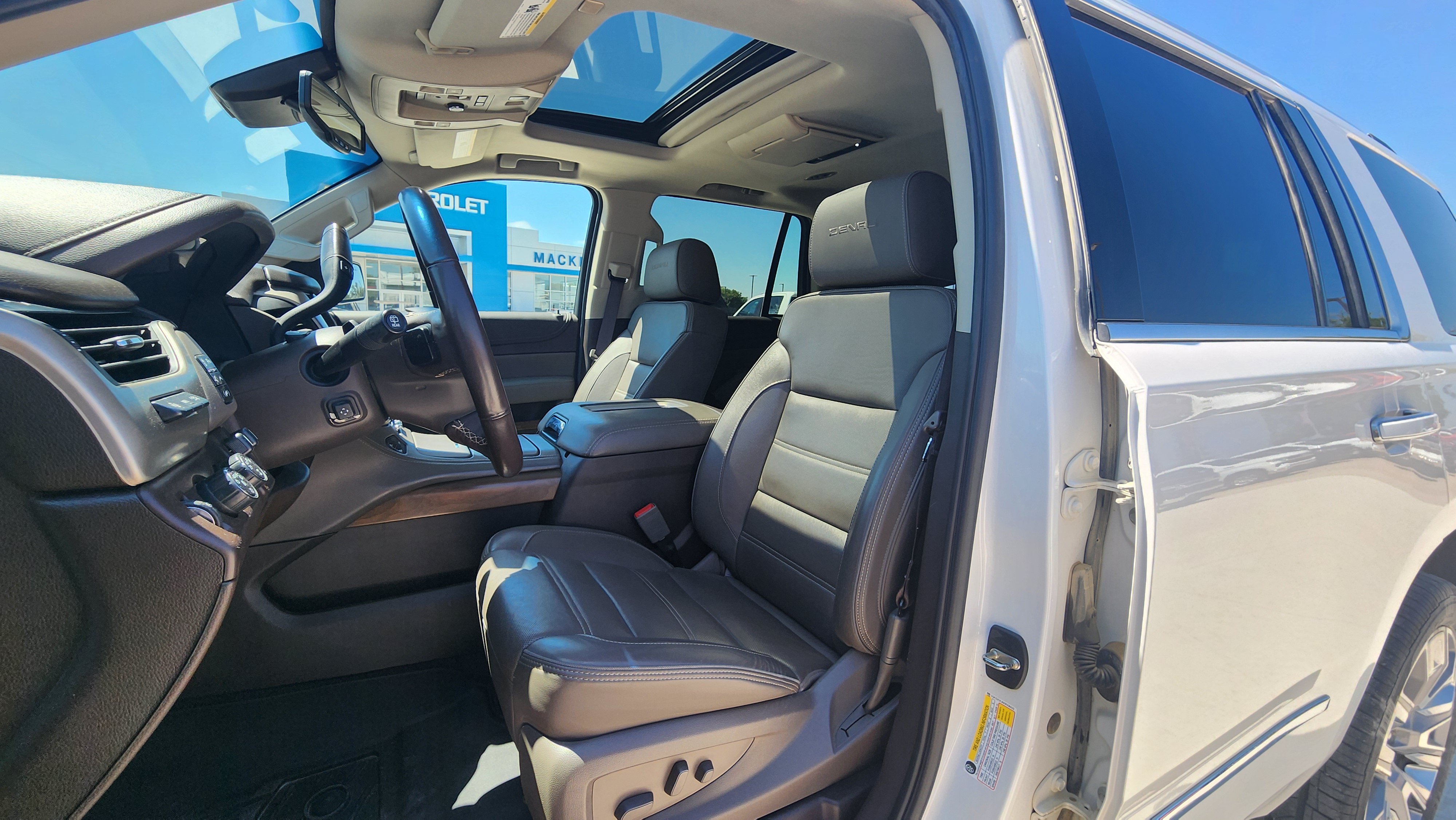 Used 2019 WHITE FROST TRICOAT GMC Denali image 11