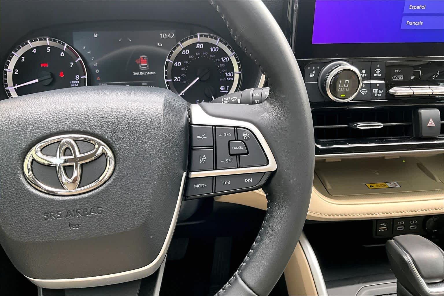 Used 2023 Wind Chill Pearl Toyota XLE image 25