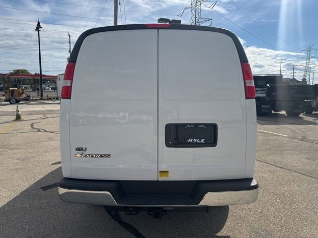 New 2025 Summit White Chevrolet WT image 4