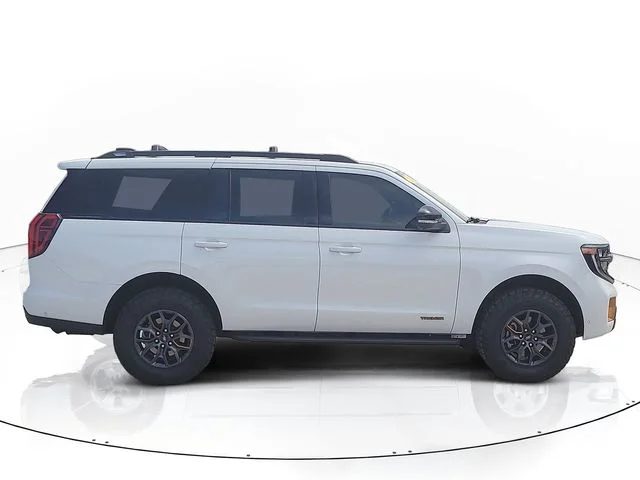New 2025 White Metallic Ford Tremor image 4