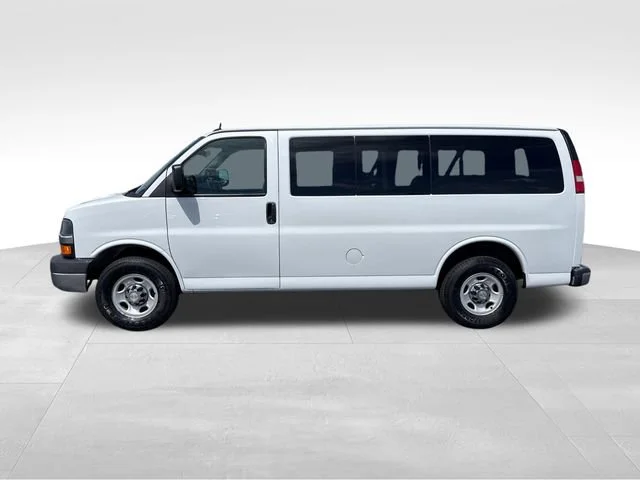 Used 2015 SUMMIT WHITE Chevrolet LT image 2
