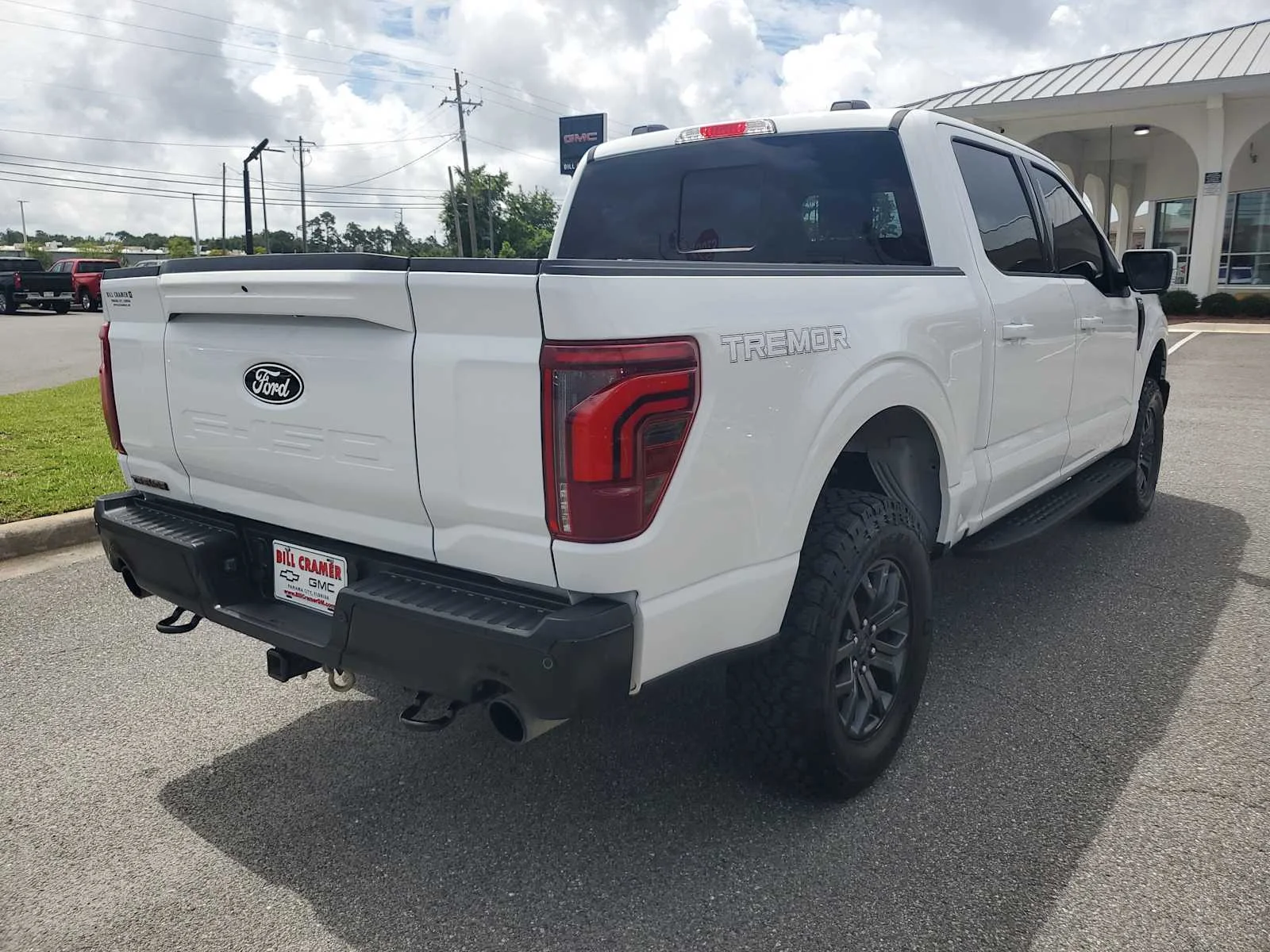Used 2025 Space White Metallic Whi Ford Tremor image 6