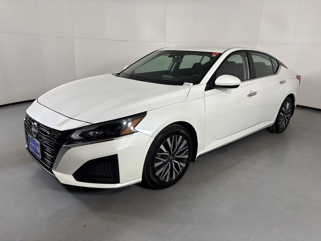 Used 2023 White Nissan 2.5 SV image 4