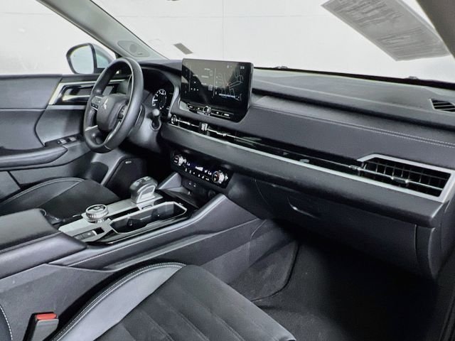 2025 Mitsubishi Outlander SE - Photo 39