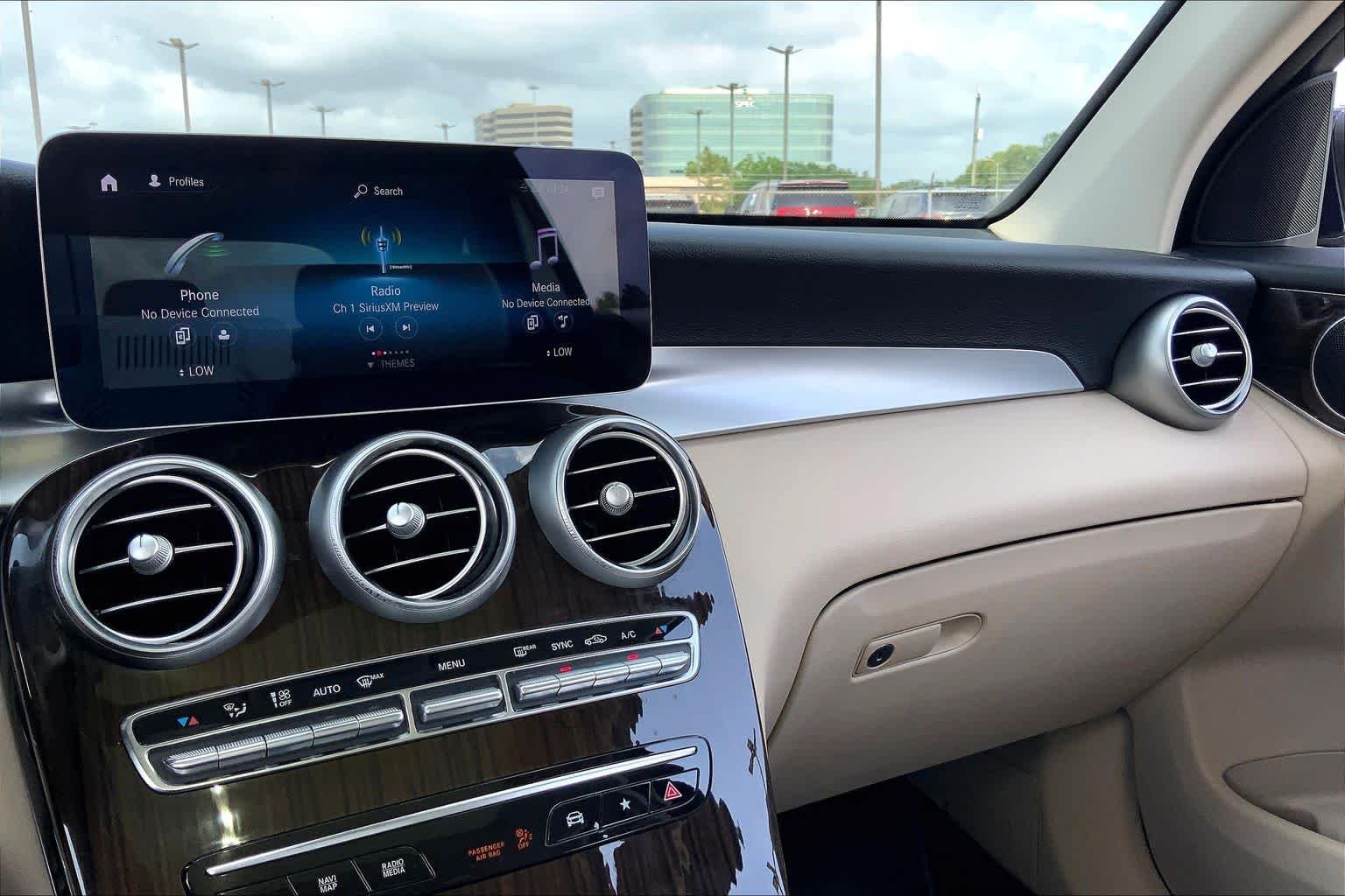 Used 2022 Lunar Blue Metallic Mercedes-Benz GLC 300 image 34