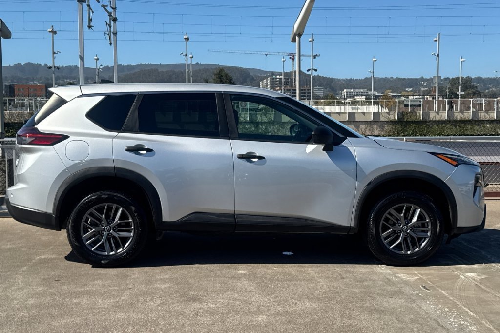 Used 2024 Silver Nissan S image 3