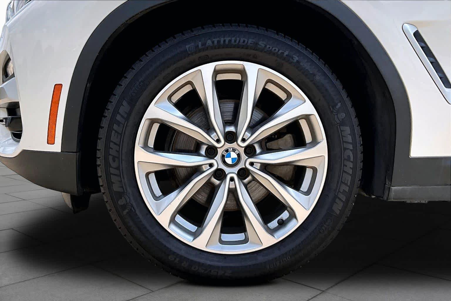 Used 2019 Alpine White BMW sDrive30i image 14