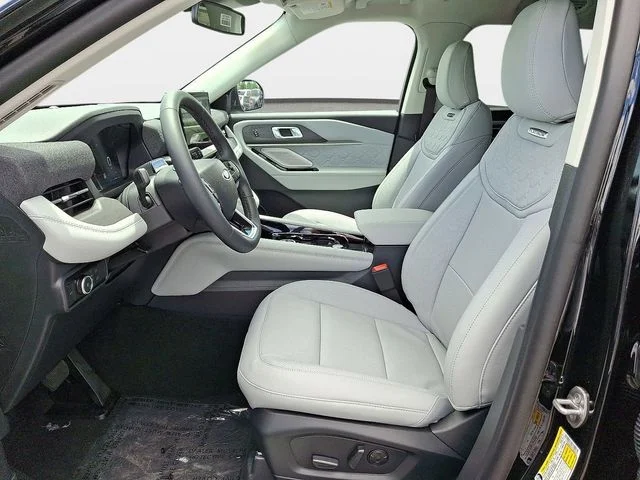 New 2026 Agate Black Metallic Ford Platinum image 8