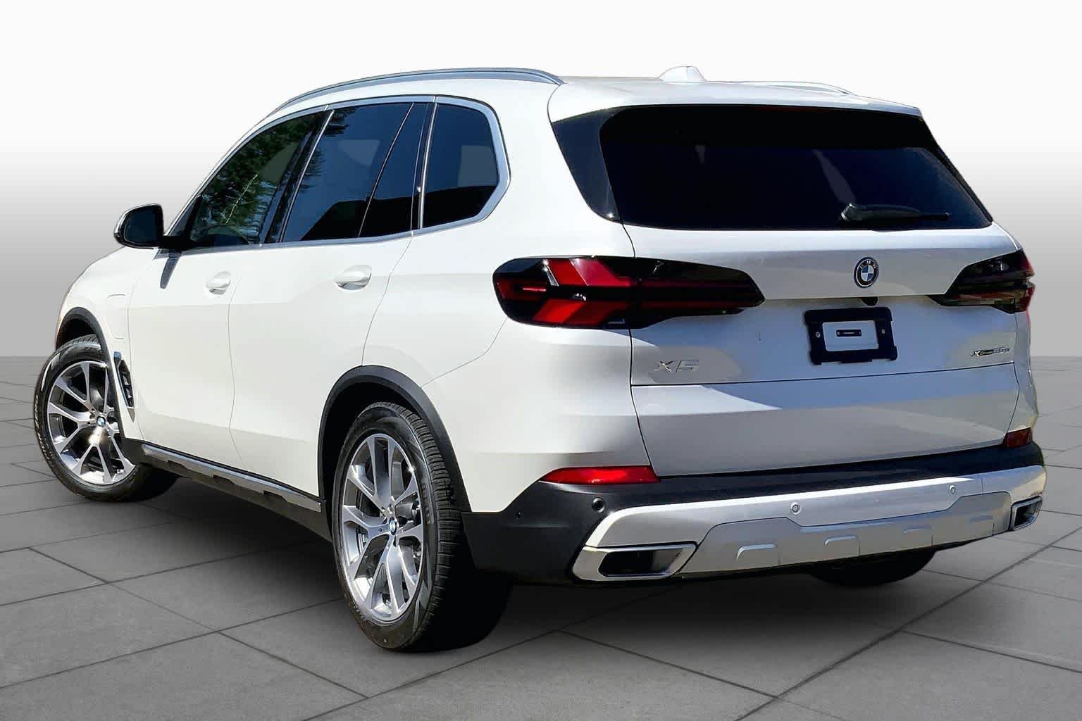 New 2026 Mineral White Metallic BMW xDrive50e image 12