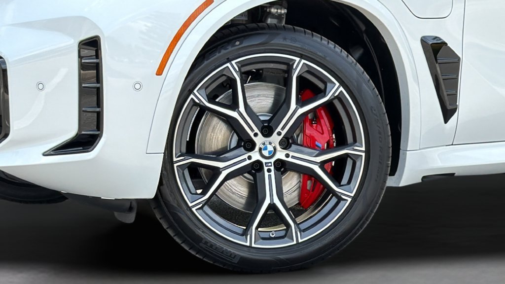 New 2026 Mineral White Metallic BMW xDrive50e image 25
