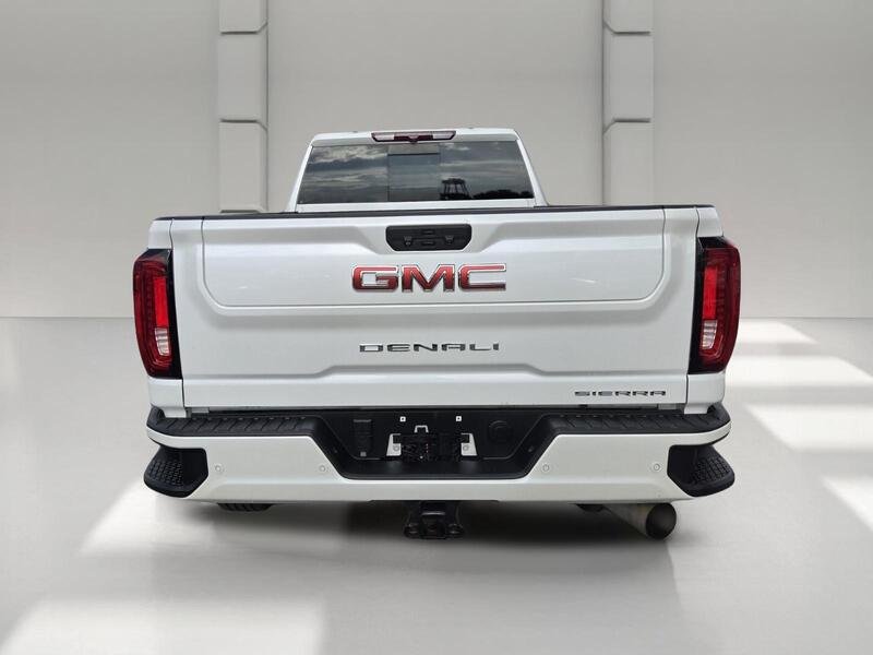 Used 2022 White Frost GMC 4WD CREW CAB 172" DENALI image 4