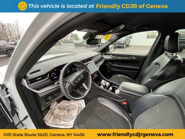 Used 2023 White Jeep Altitude image 12