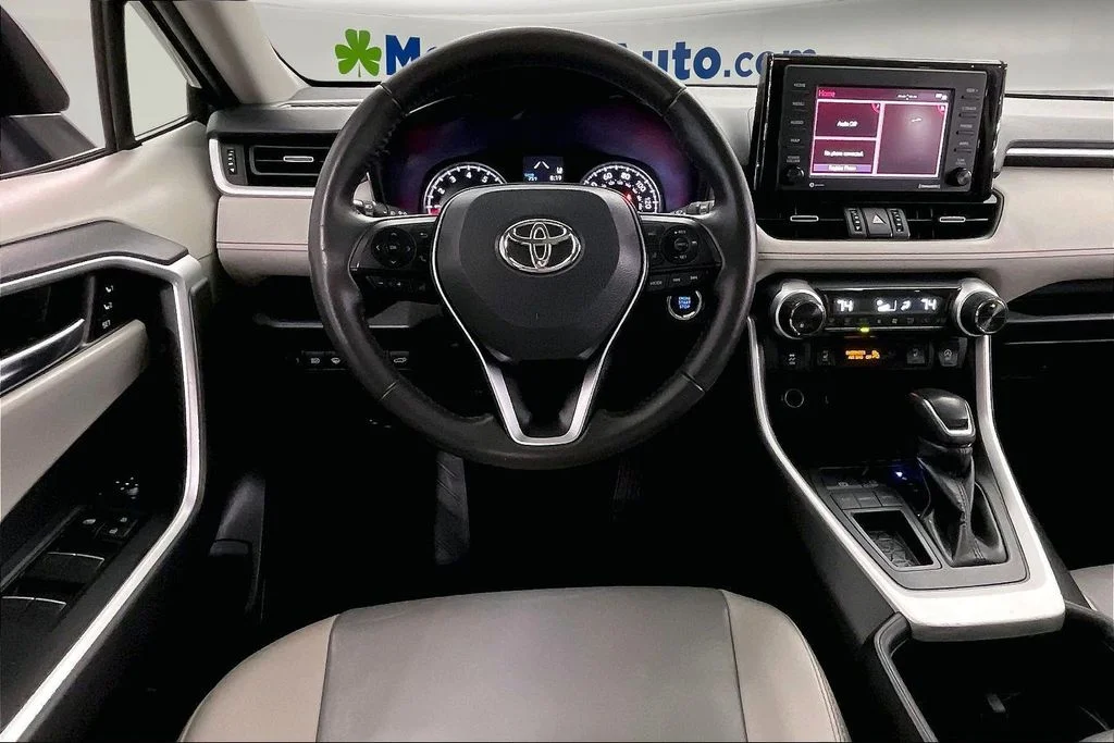 Used 2022 Blue Toyota XLE Premium image 7