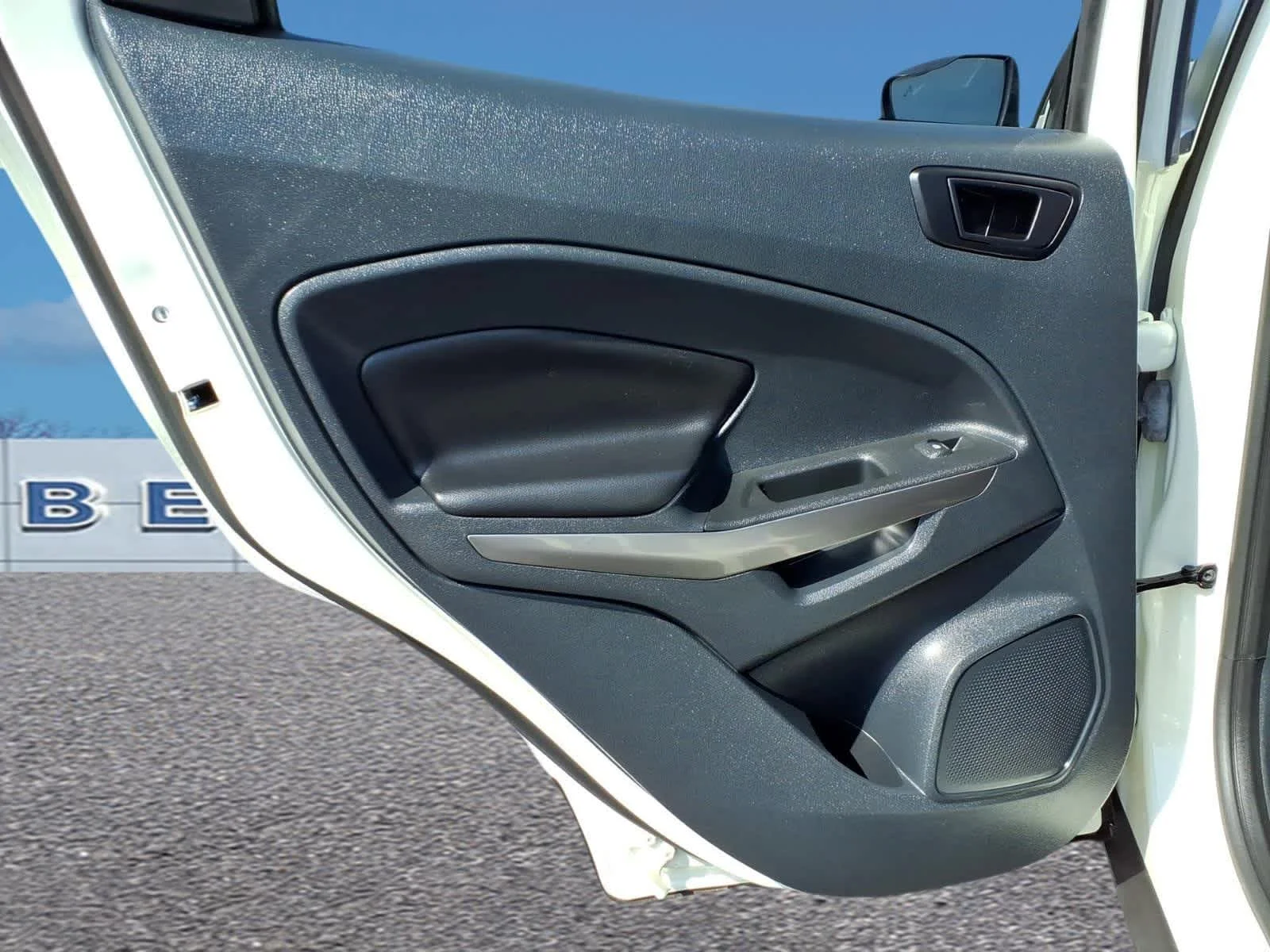 Used 2022 Diamond White Ford SES image 27