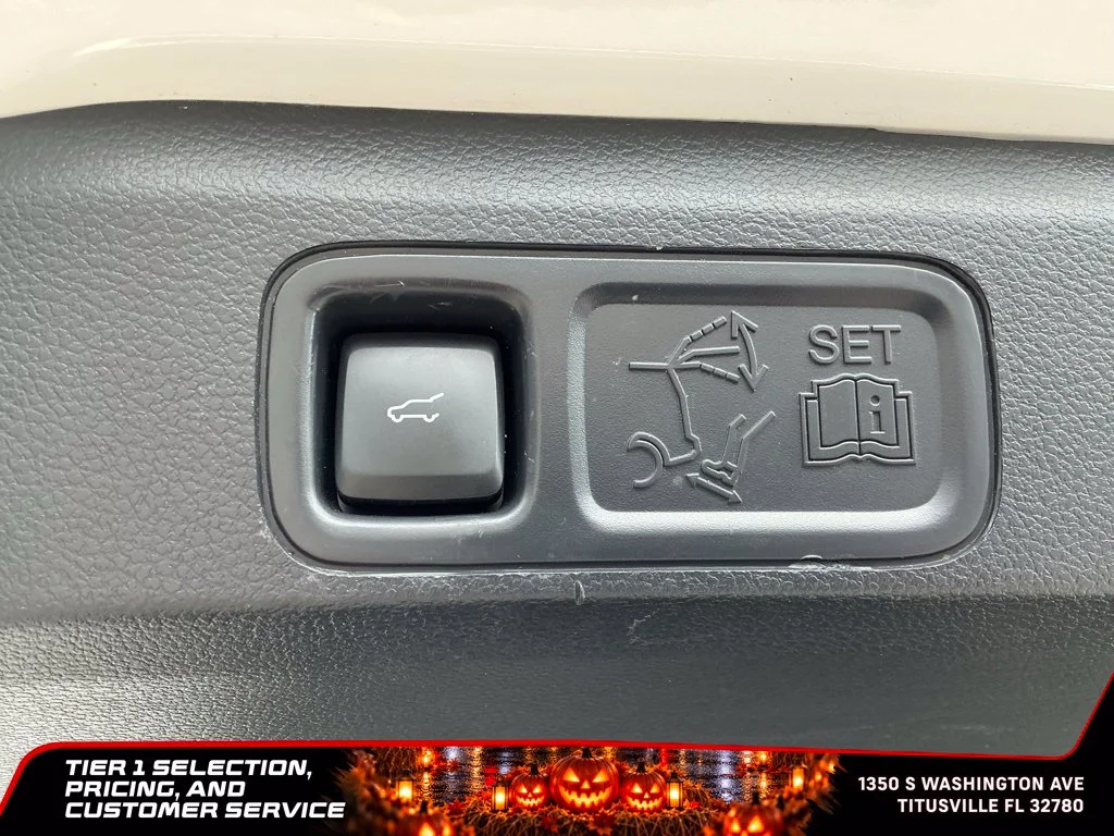 Used 2023 White Ford Limited image 23