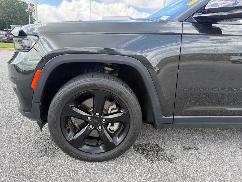 Used 2022 Gray Jeep Limited image 25