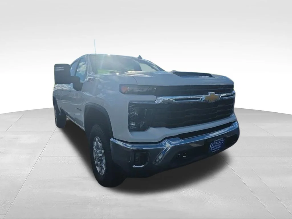 Used 2024 White Chevrolet LT image 3