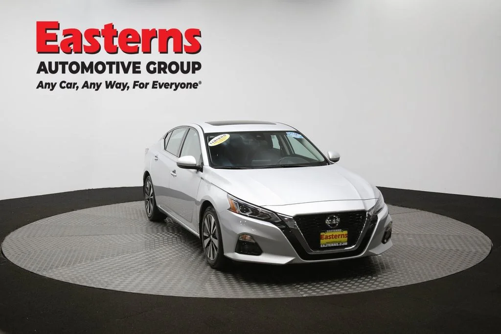 Used 2022 Silver Nissan 2.5 SL image 48